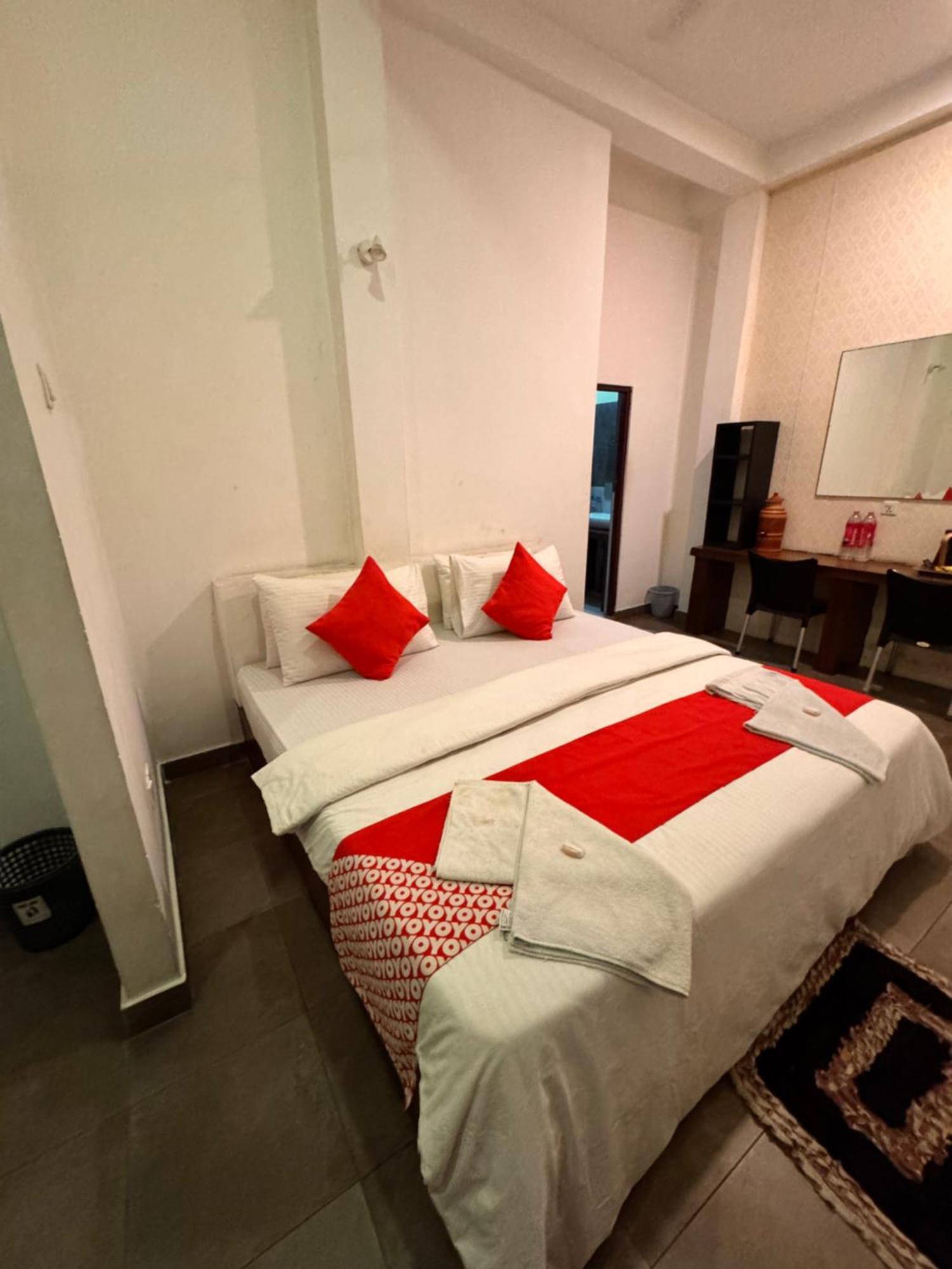 Airport Transit Kings Hotel Katunayake Exterior photo