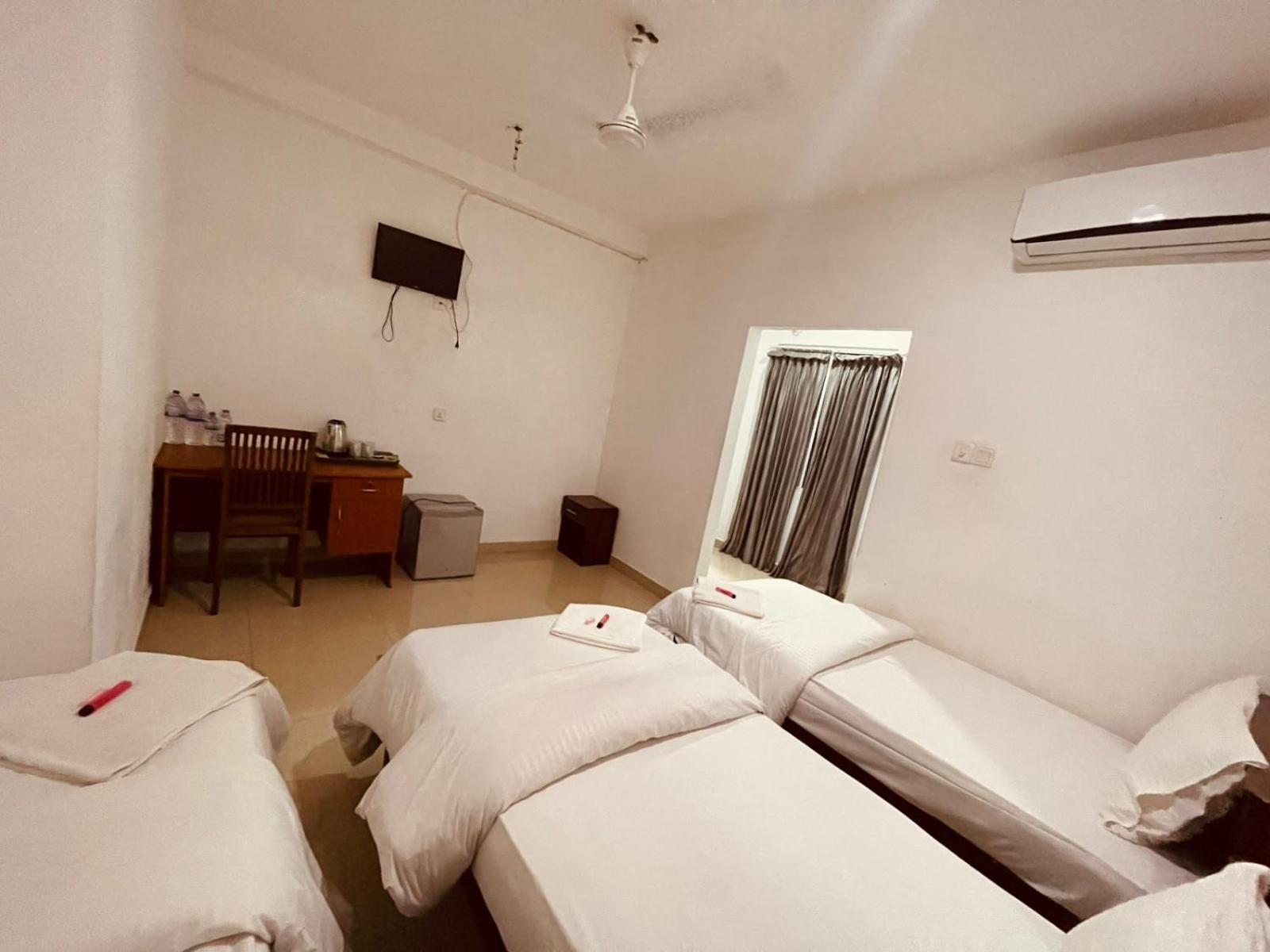 Airport Transit Kings Hotel Katunayake Exterior photo